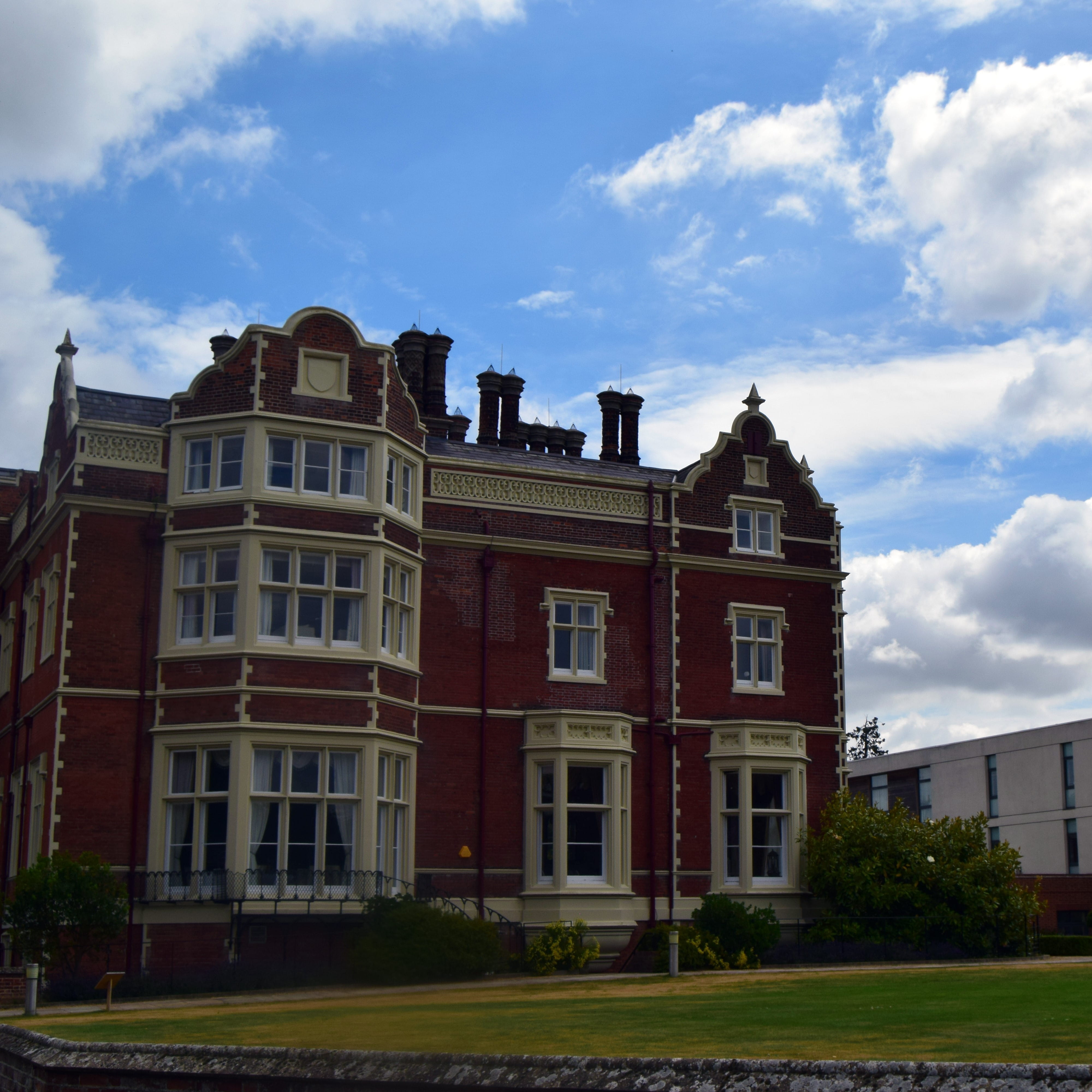Wivenhoe House on a nice day