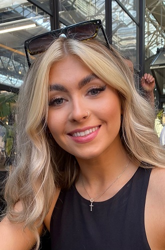 Rosie Griffiths student of BA Psychosocial and Psychoanalytic Studies at University of Essex.