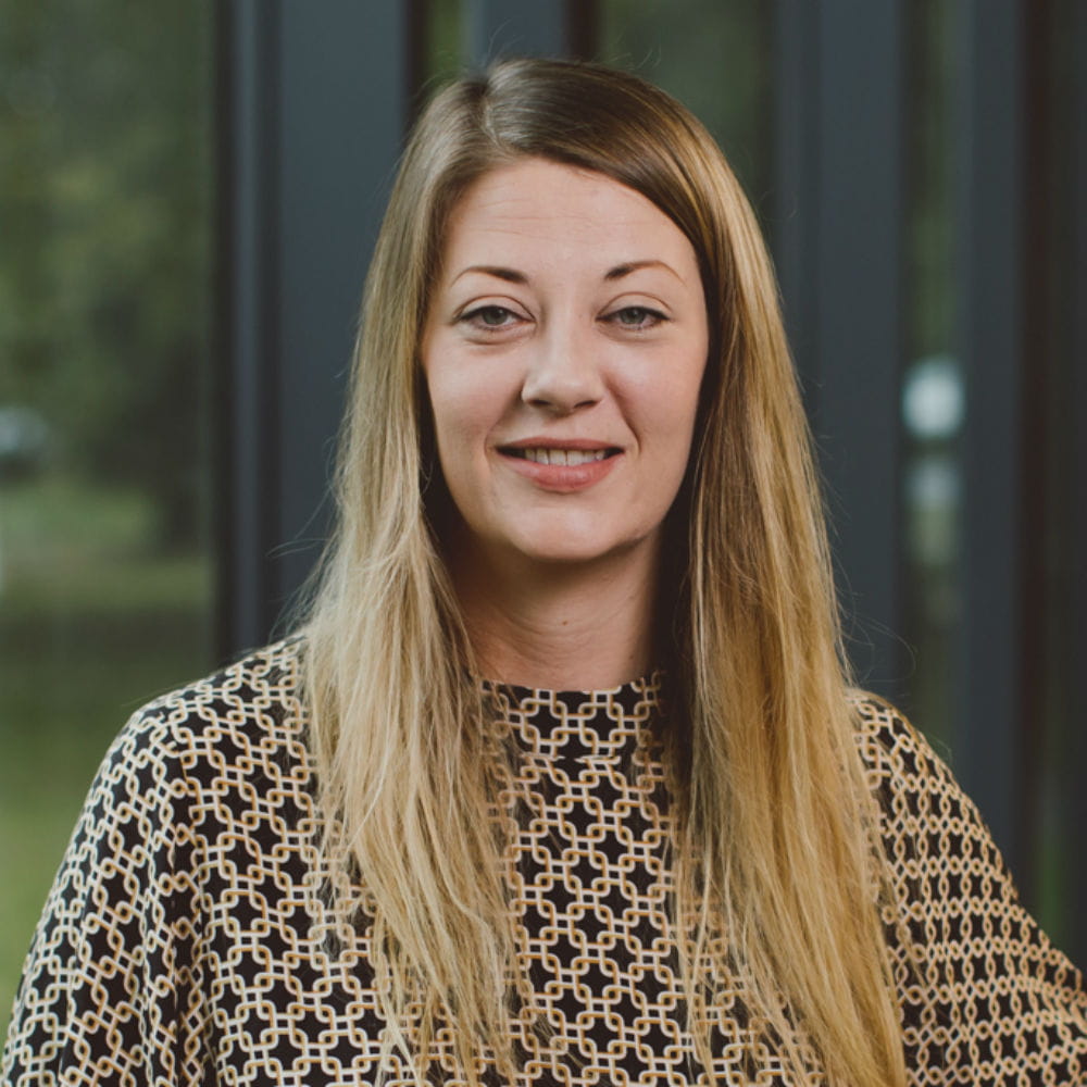 Headshot of Dr Jessica Battersby