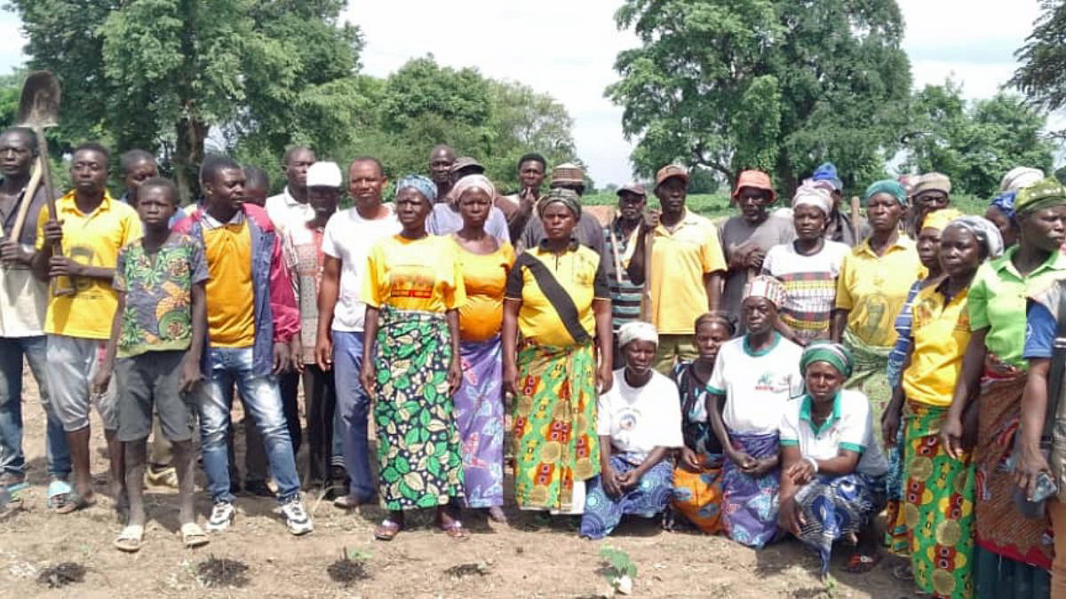 Group of male and female farmers from Togo