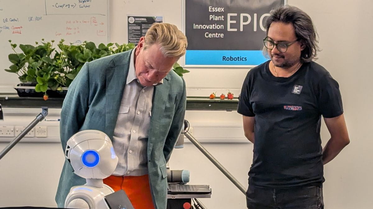 Michael Portillo and Dr Vishwanathan Mohan in the labs)