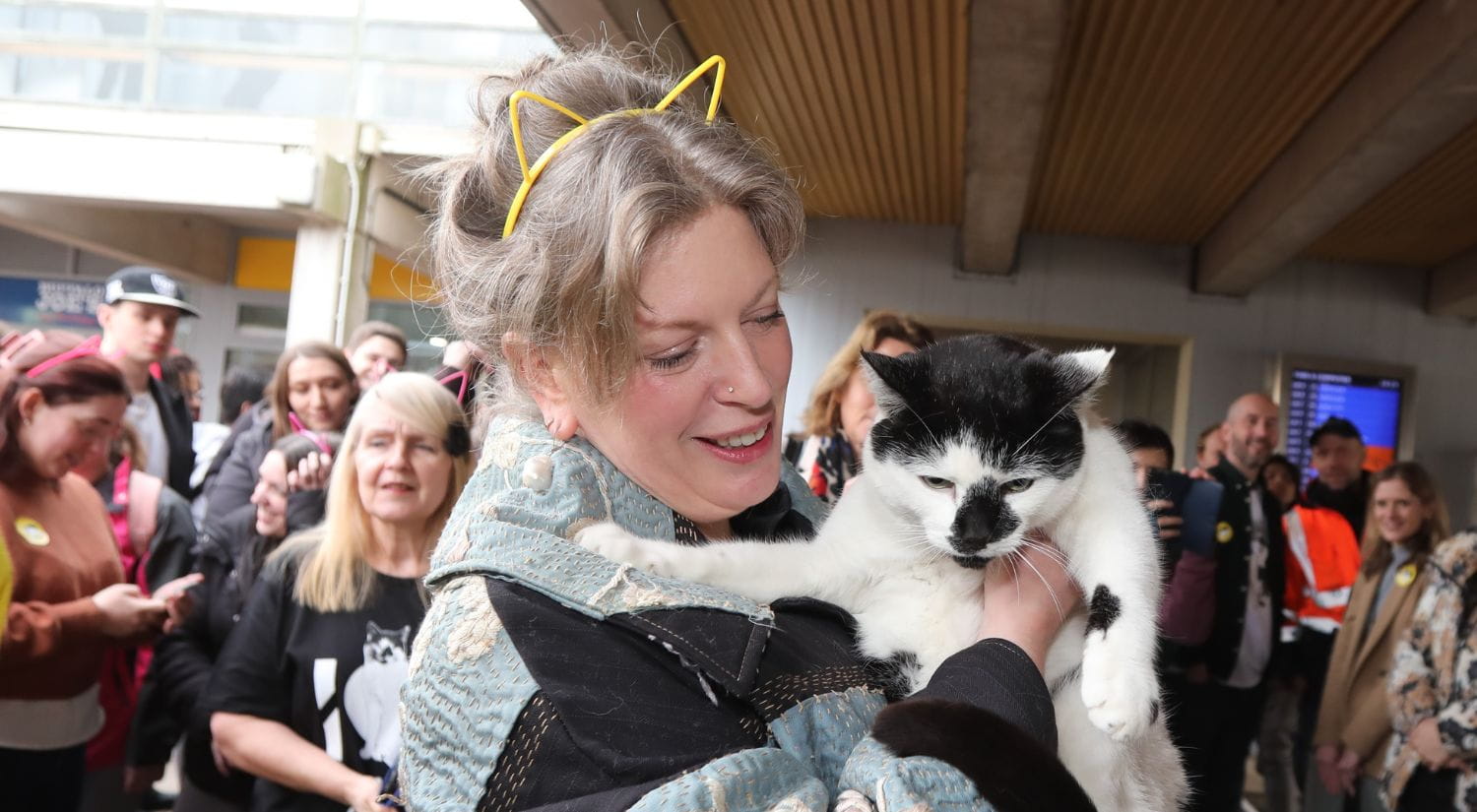 Chancellor Dr Sarah Perry and Pebbles at the statue unveiling