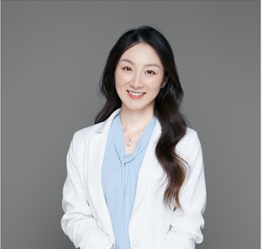 Dr. Ji Yan, Karena, is Associate Professor in Marketing in Durham University Business School.