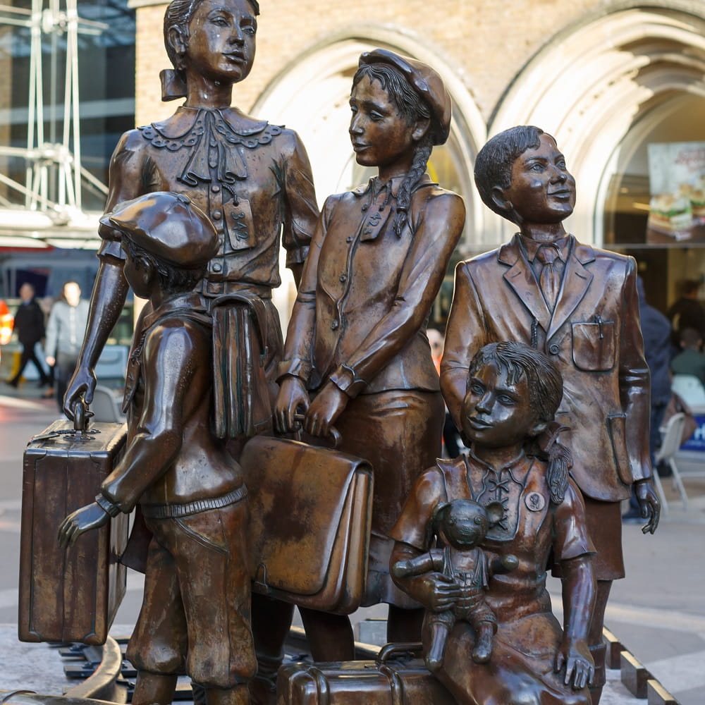 Kindertransport statue