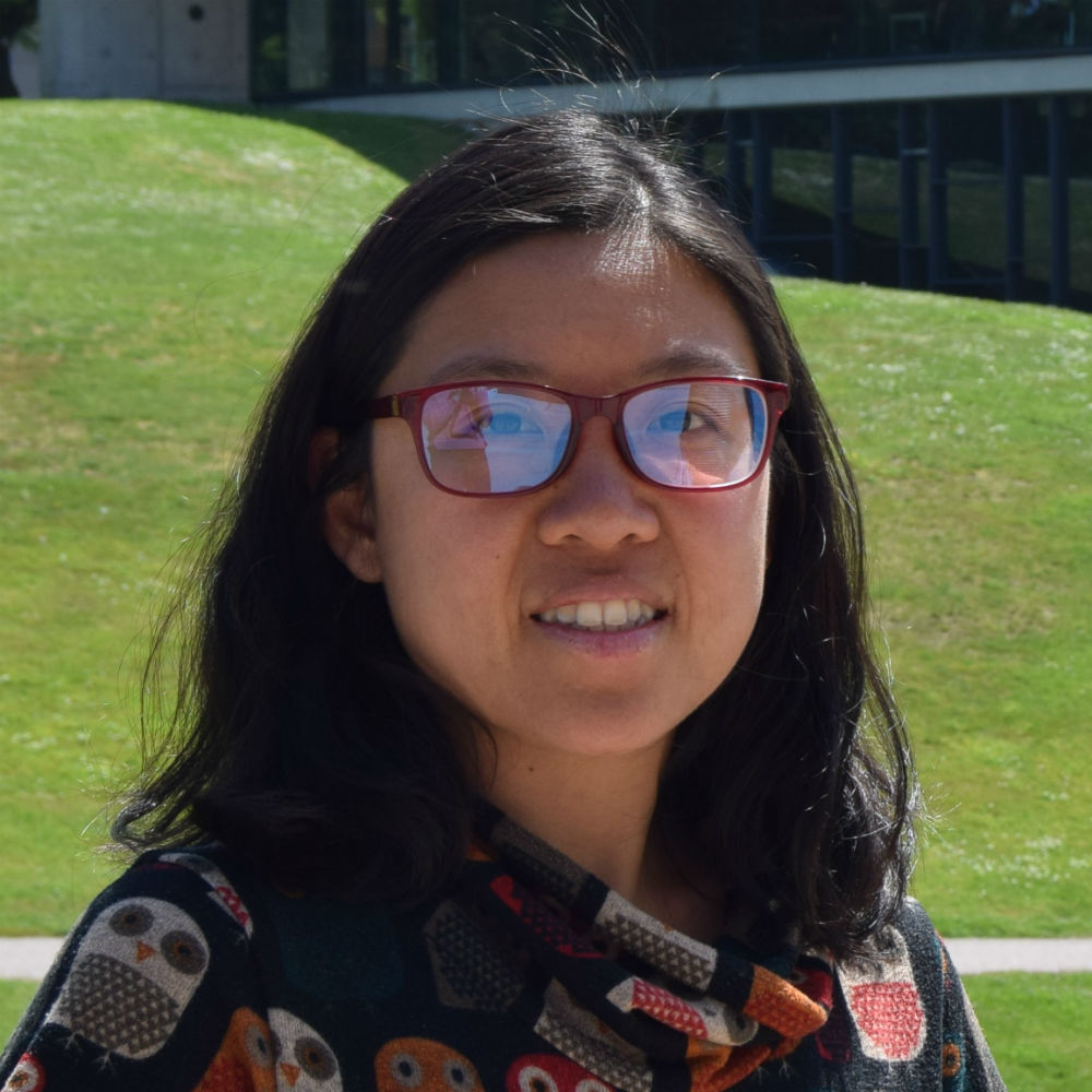 portrait photo of Dr Dawn Holford