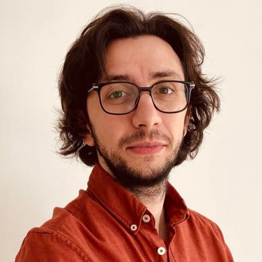 headshot of Dr Sergio Lo Iacono