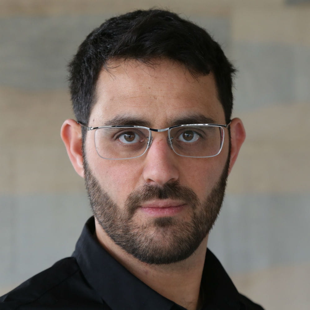 headshot of Dr Roi Zur