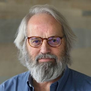 Dr David Henderson