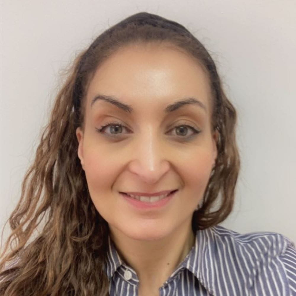 Profile picture of counselling graduate Tanya Hend smiling at the camera