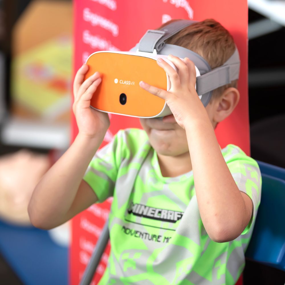 A child explores the University through VR