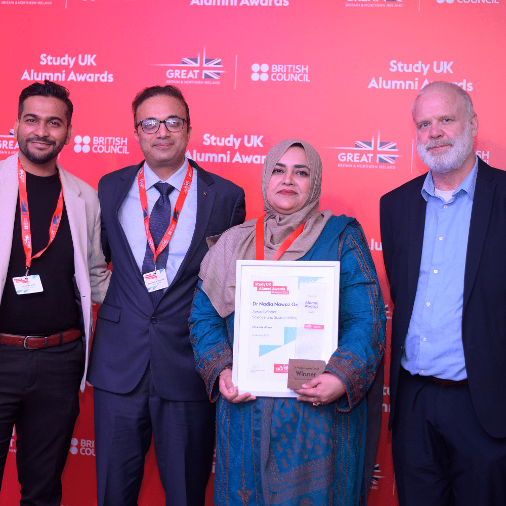 Nadia Nawaz Qadri (centre right) with her award 