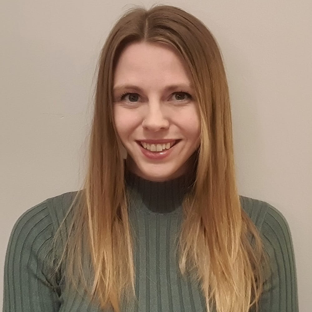 Psychology graduate Emma Murphy, a white woman with long blonde hair.