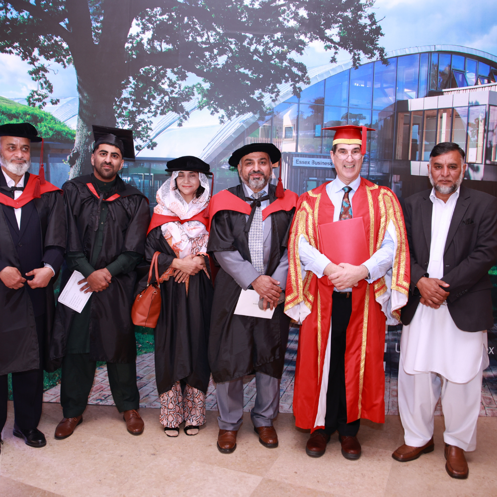 Our Vice-Chancellor meets graduates in Islamabad