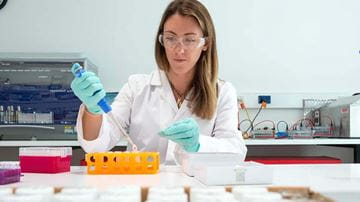 Emma Camp in a science laboratory studying Marine Biology
