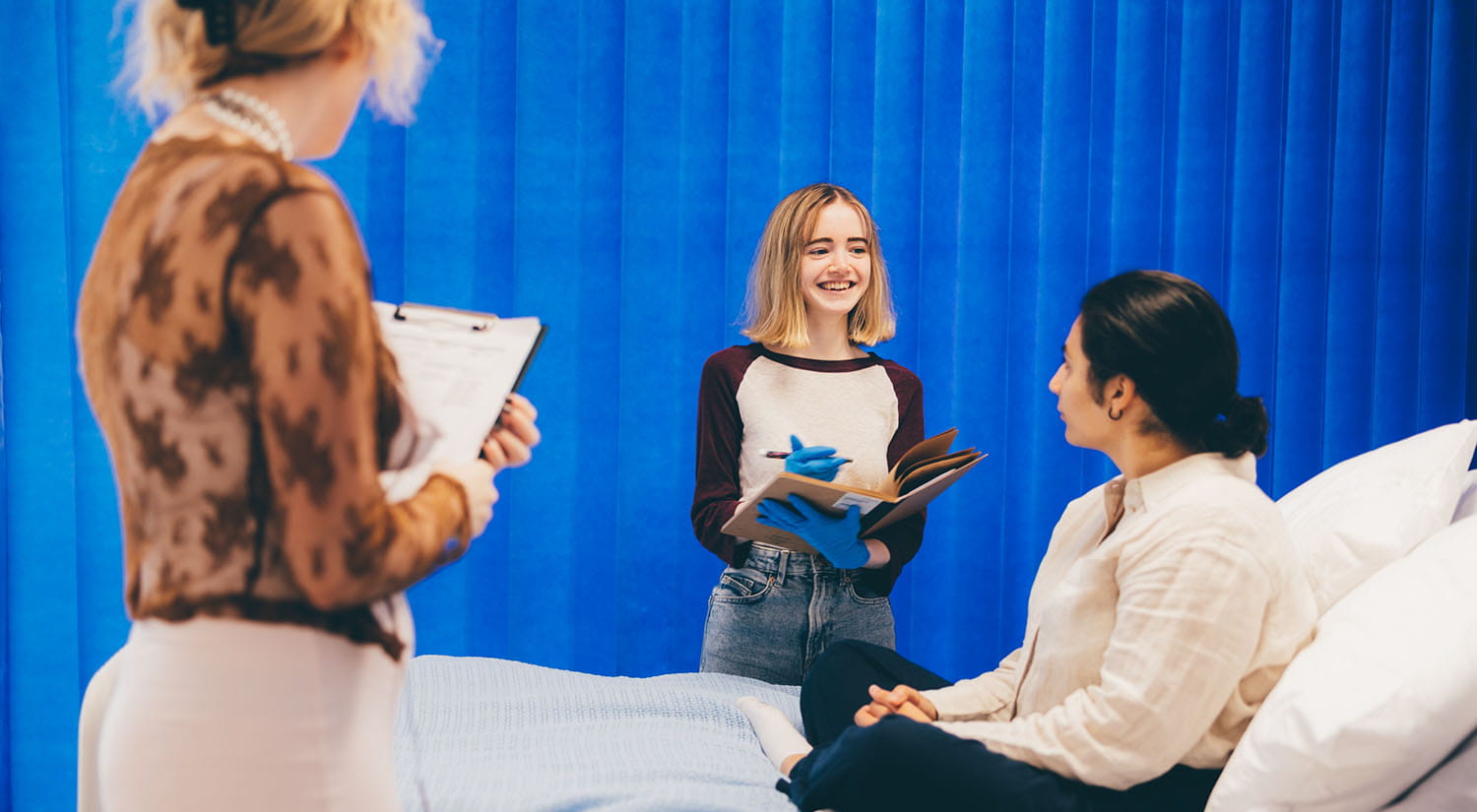 SLT students doing a simulated assessment on the ward