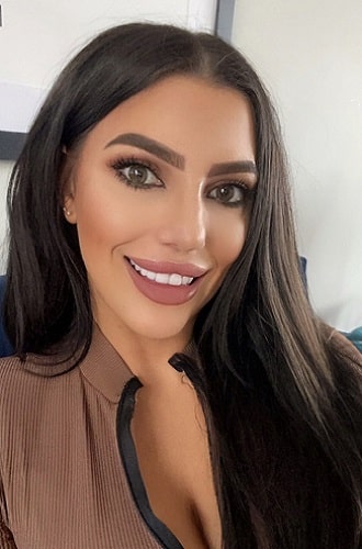 A portrait of Amber Fox, student of the Department of Psychosocial and Psychoanalytic Studies at the University of Essex.