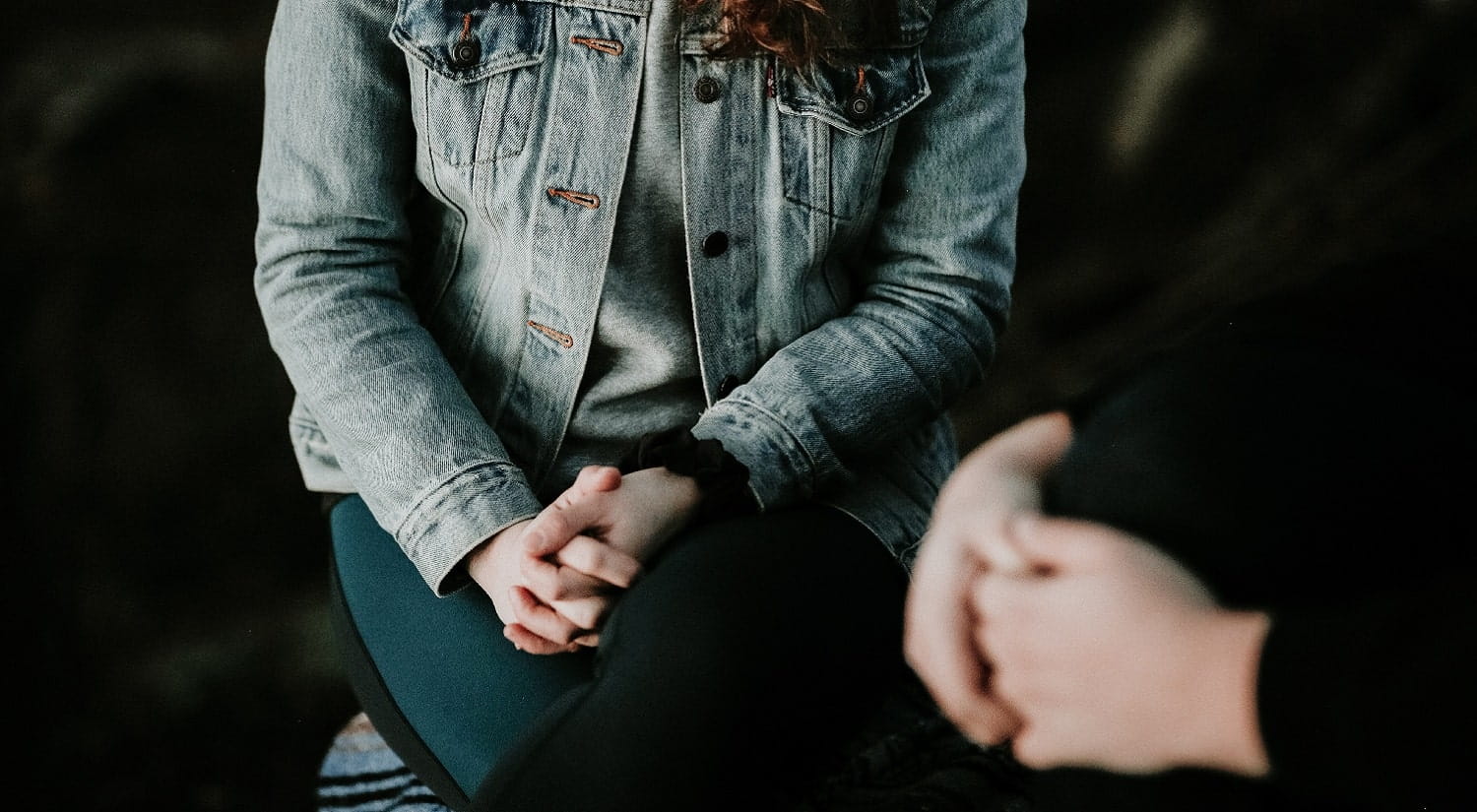 A young person talking to a therapist or mental health worker, trained in Psychodynamic Practice at Essex University.