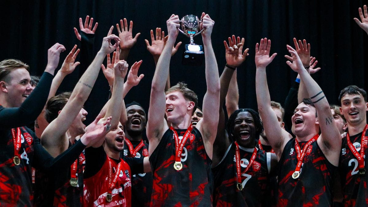 The men's volleyball team celebrate)