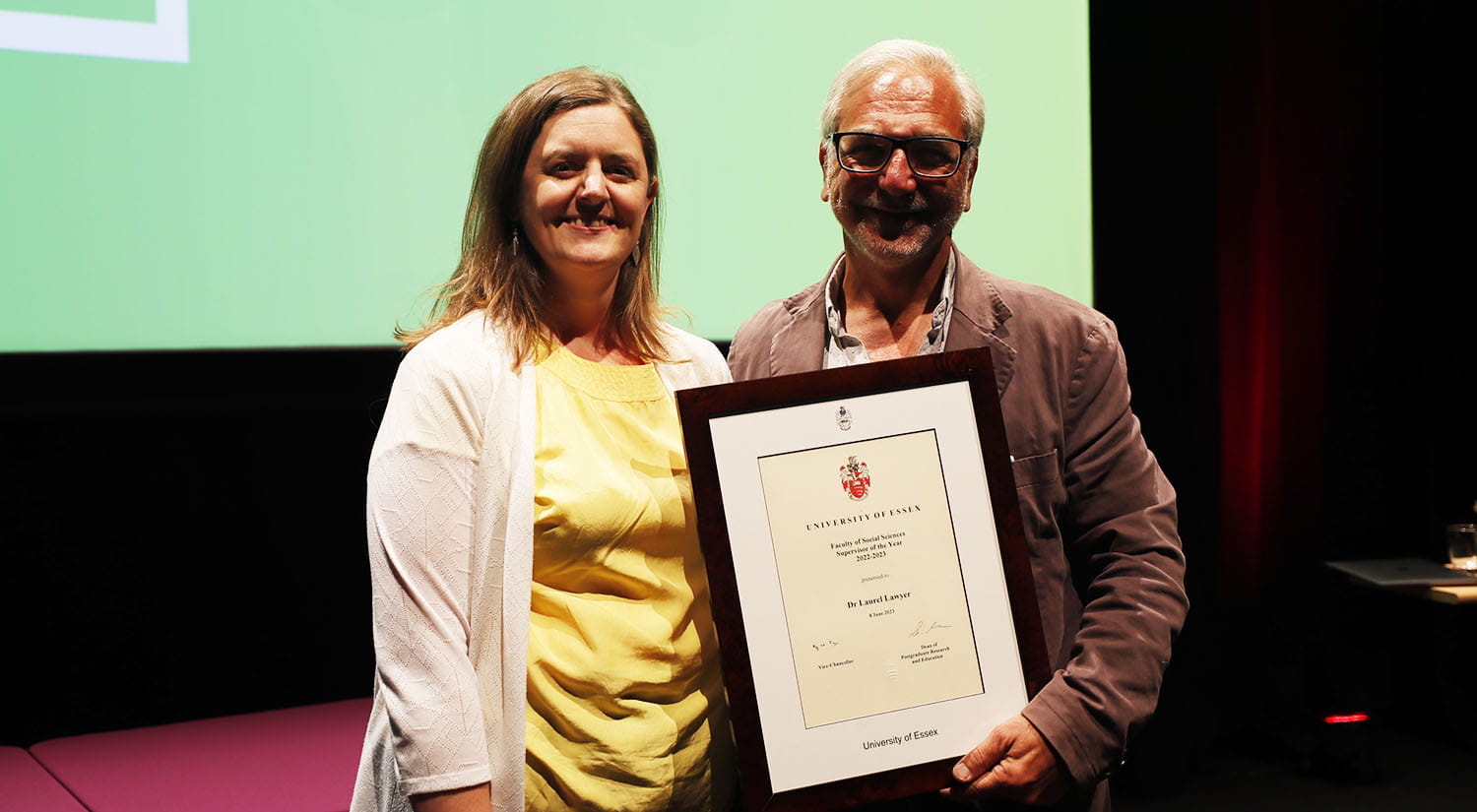 Dr Laurel Lawyer receives her award