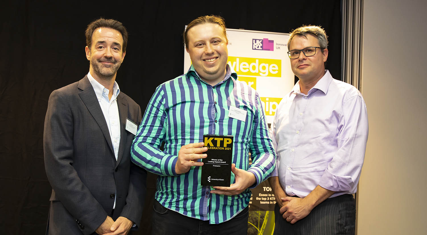 Professor Chris Greer giving the KTP award to Henrik Nordmark from Profusion