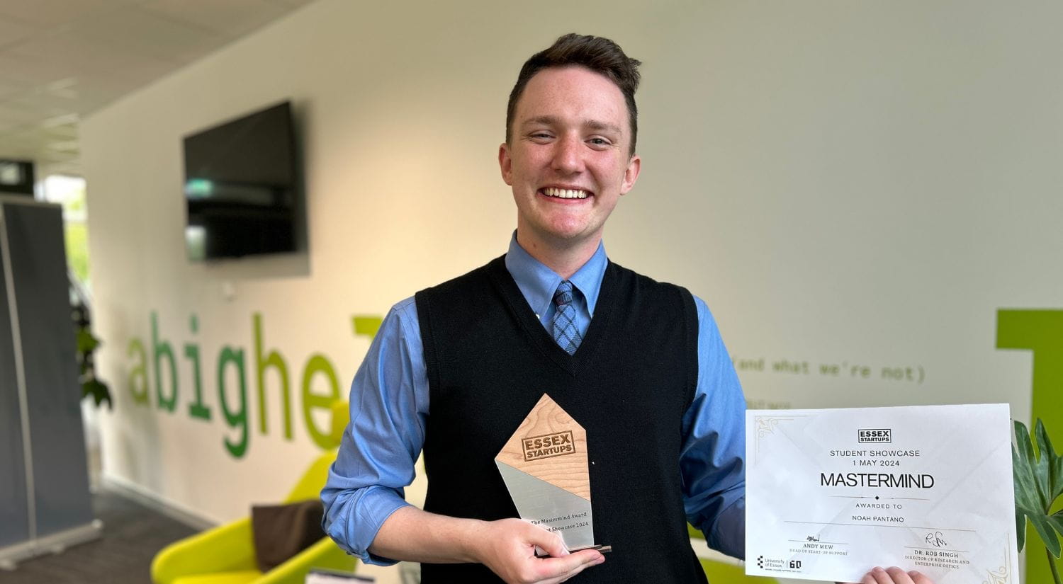 Noah Pantano receives his Essex Startups award